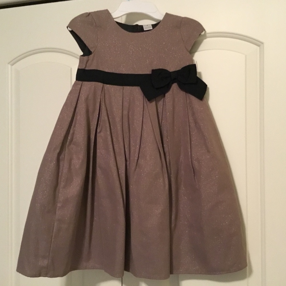 Beautiful little girl’s dress size 5